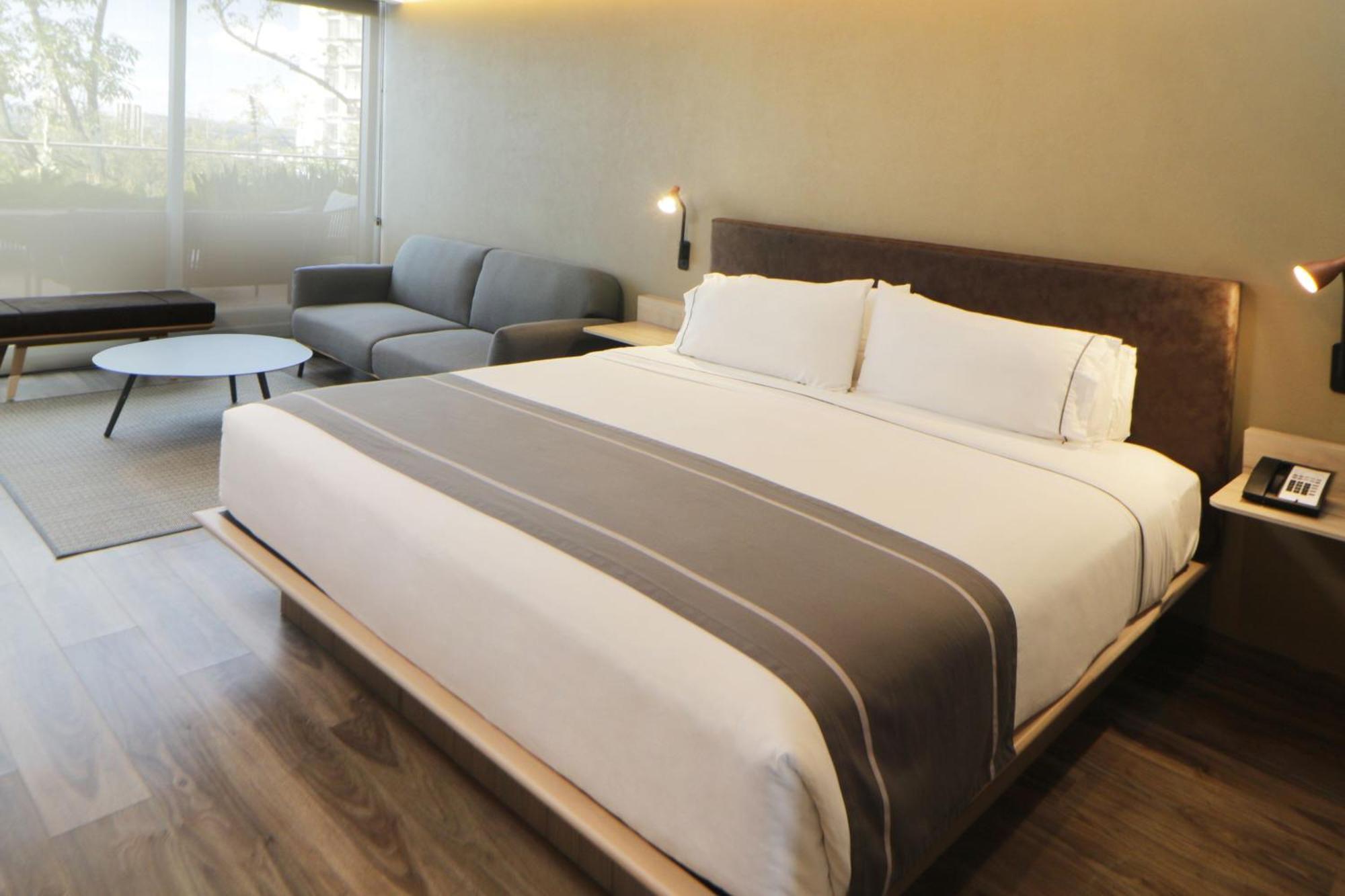 City Express Plus By Marriott Guadalajara Providencia Exterior foto