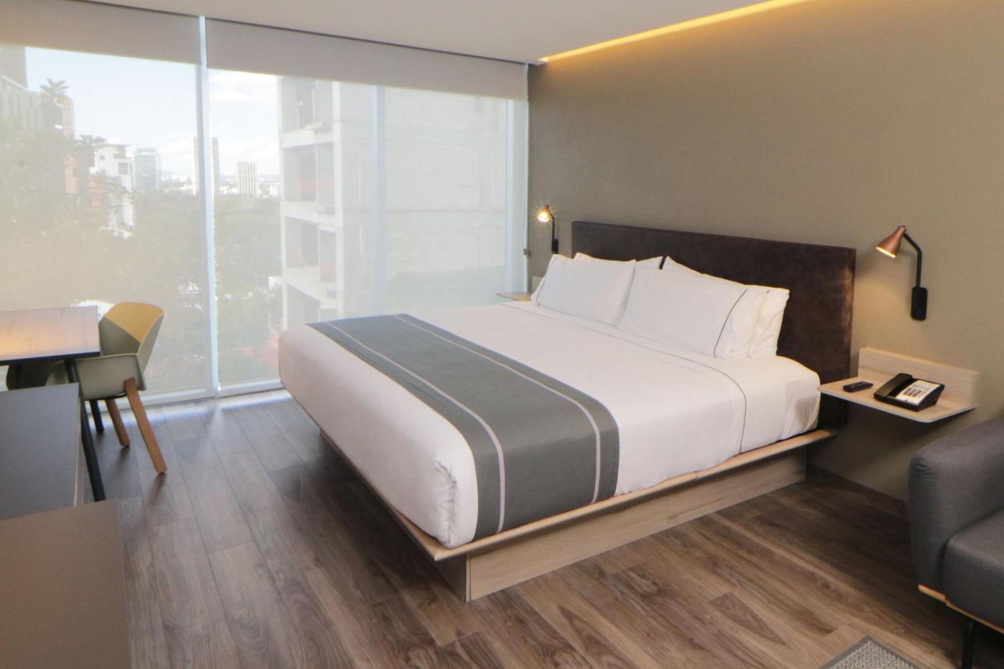 City Express Plus By Marriott Guadalajara Providencia Exterior foto