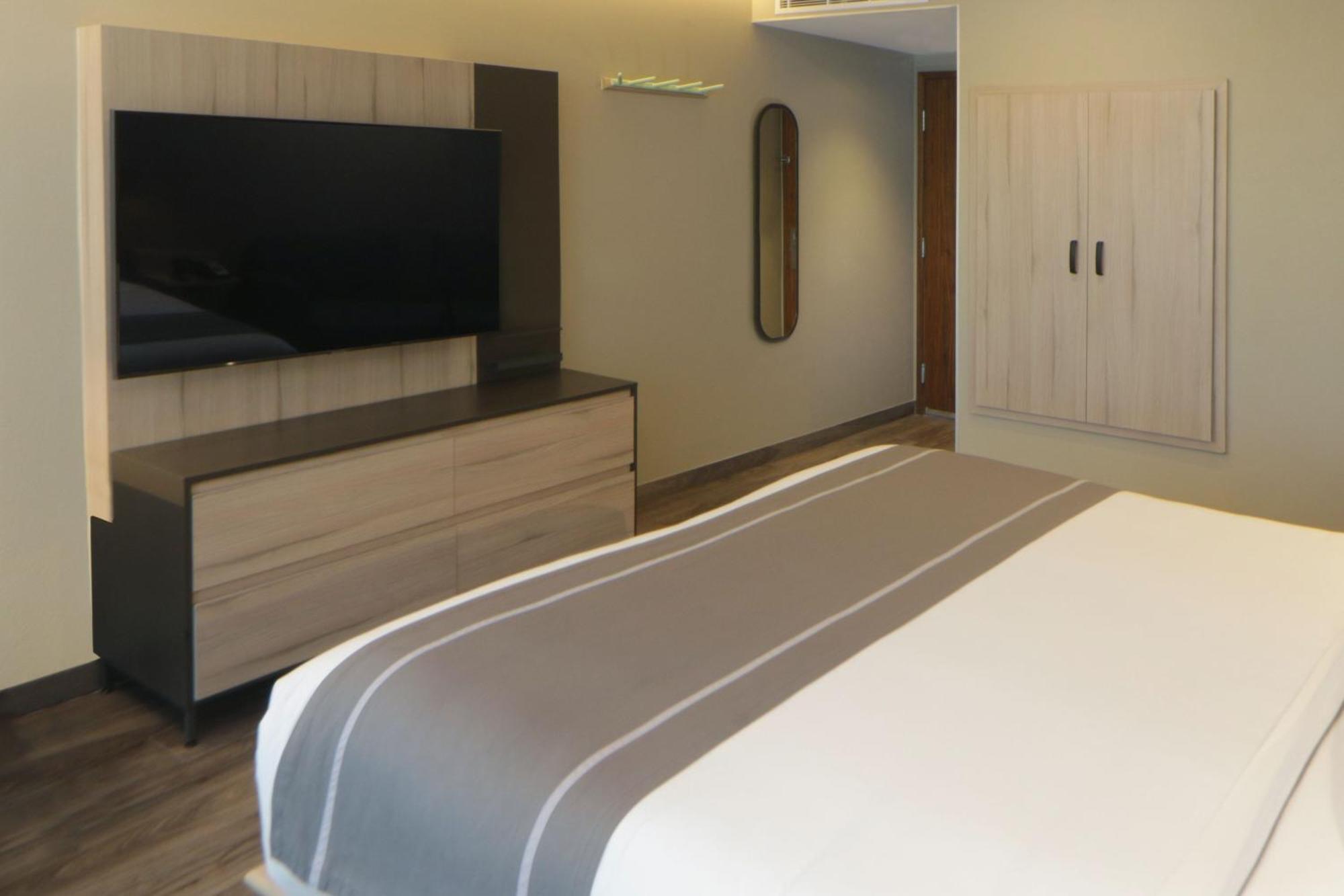 City Express Plus By Marriott Guadalajara Providencia Exterior foto