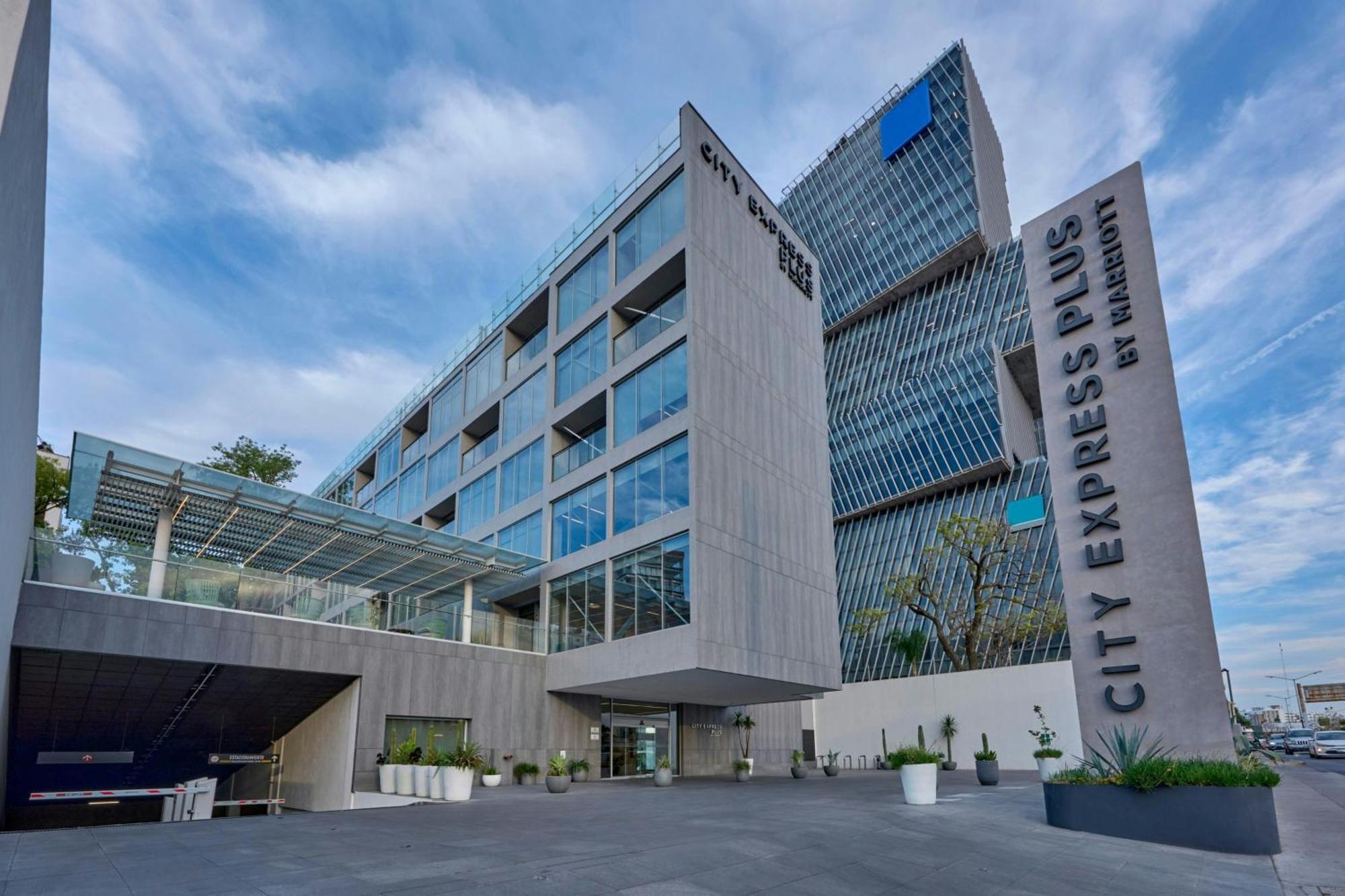 City Express Plus By Marriott Guadalajara Providencia Exterior foto