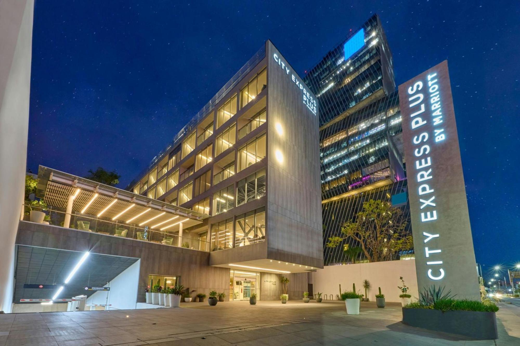 City Express Plus By Marriott Guadalajara Providencia Exterior foto